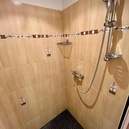 Domcek S Tenisovym Kurtom V Srdci Liptova *