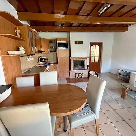 Prázdninový dům Domcek S Tenisovym Kurtom V Srdci Liptova *